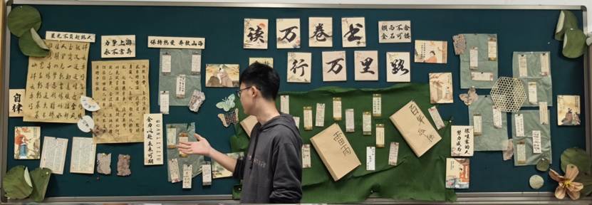 文本
      AI 生成的内容可能不正确。,墙上贴着许多海报
      AI 生成的内容可能不正确。